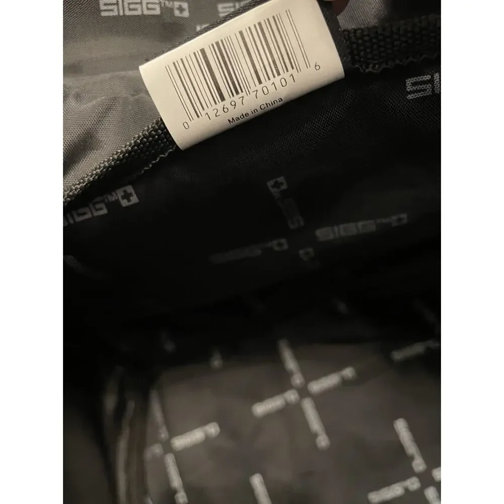 SIGG Swiss Luggage Duffle Travel Bag Heavy Construction Clean Good Zippers Black